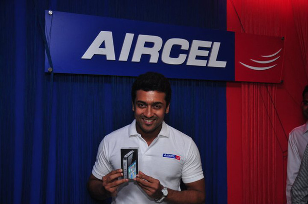 aircel-iphone Suriya with his iPhone 4 on Aircel at midnight in Chennai