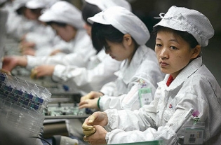 500x_3foxconn-workers 500x_3foxconn-workers