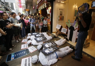 apple-foxconn-protest apple-foxconn-protest