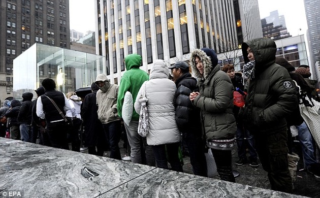 200000-new-ipads-smuggled-into-shenzhen-china 01