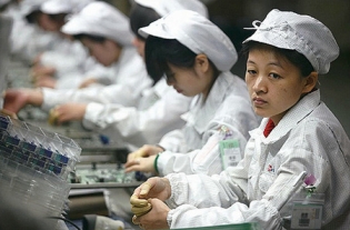 foxconn-employees-thumb-450x296-20877