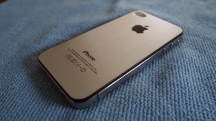 iPhone-5-rumors-point-to-bigger-screen-new-material-design