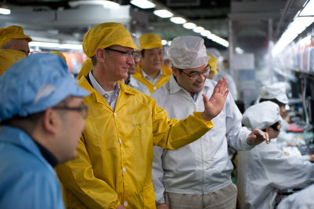 Apple CEO Tim Cook tours Foxconn's Zhengzhou iPhone plant in March 2012
