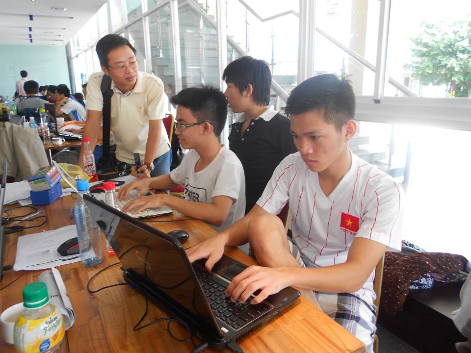 Vietnam’s first ever two-city Mobile Hackathon gets over 300 developers coding for 48 hours