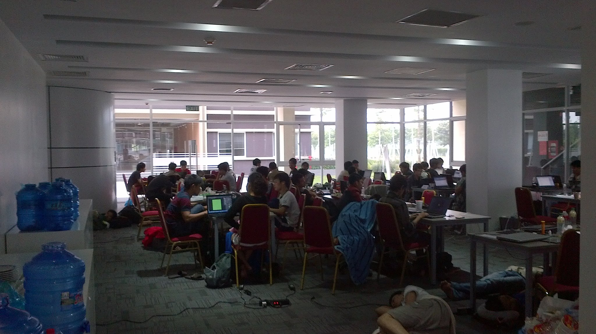 Vietnam’s first ever two-city Mobile Hackathon gets over 300 developers coding for 48 hours