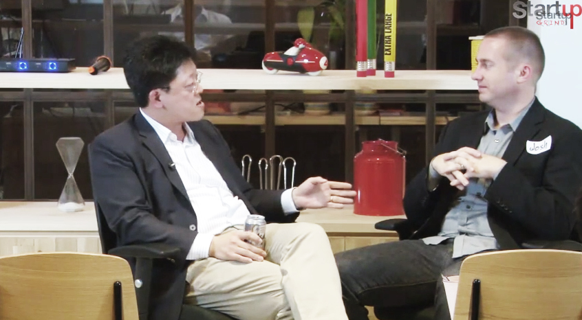 Jong Lee (left), an investor at a number of Hong Kong startups, speaking at a startup event.