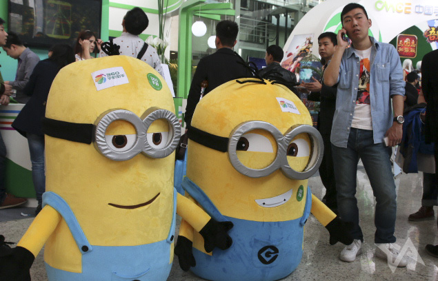 despicable me minions man on phone