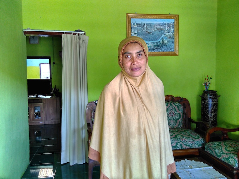 Sumbawa-woman-Ibu-Dewi