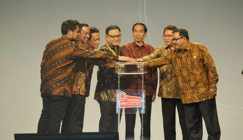 President Joko Widodo (center, red shirt) at the opening ceremony of the Indonesia Ecommerce Summit. Photo credit: IESE