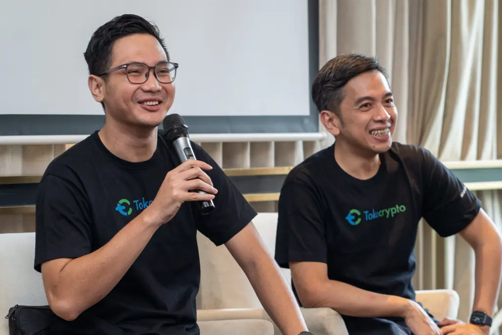 Tokocrypto chief marketing officer Wan Iqbal (left) and CEO Yudhono Rawis