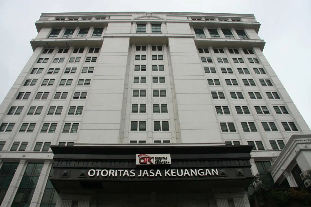 OJK lowers interest rate ceiling for online lenders