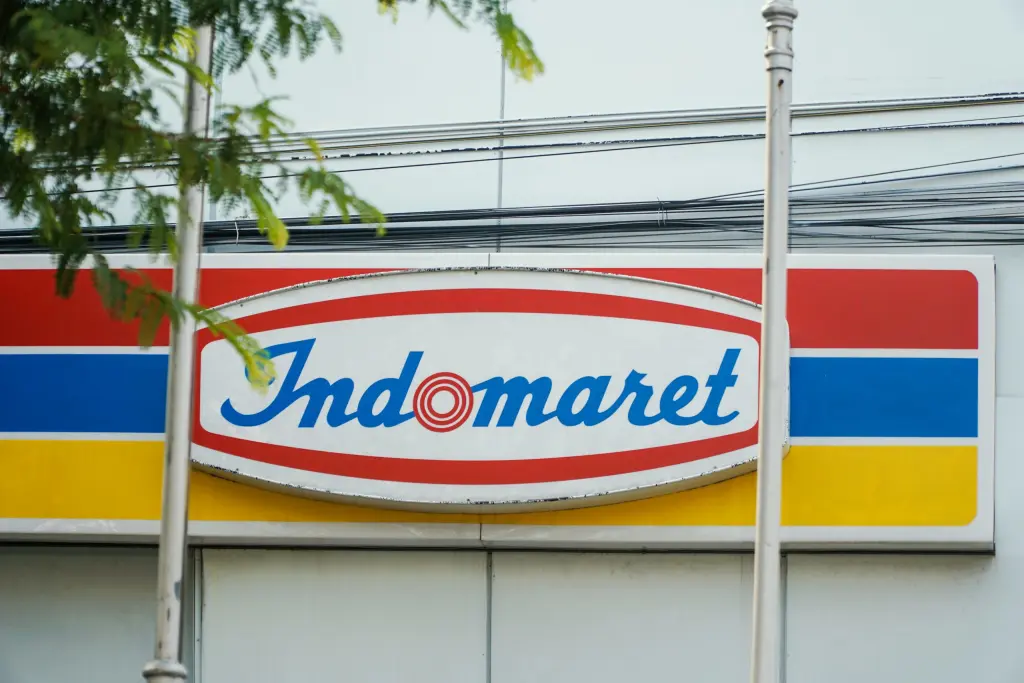 How Alfamart, Indomaret beat e-grocers at their own game