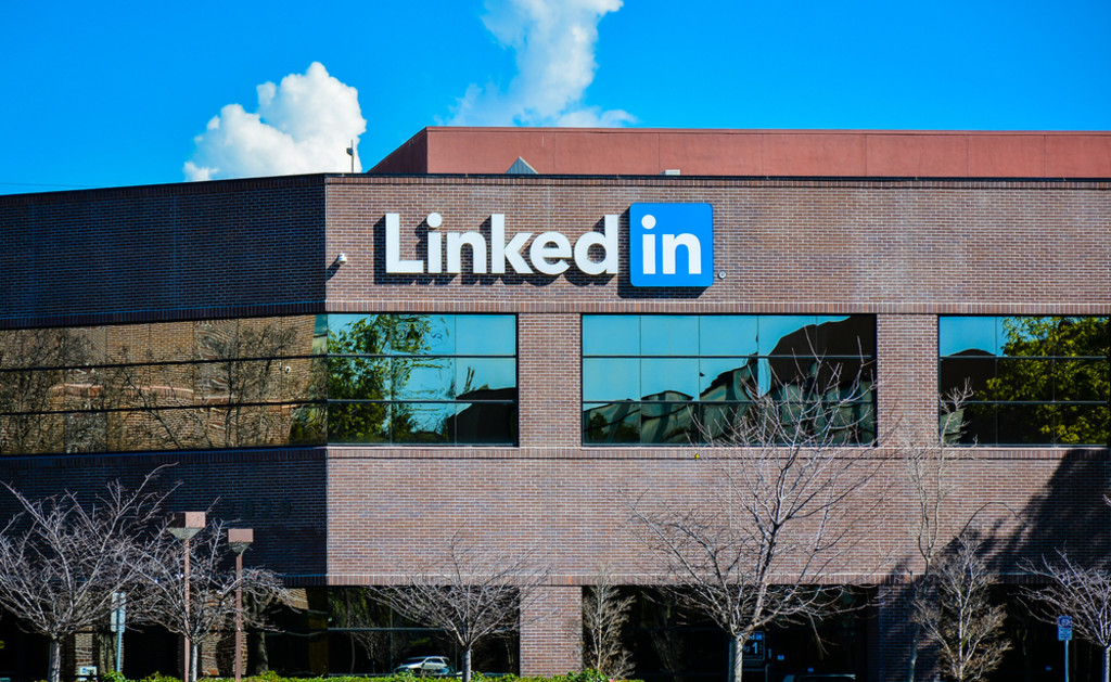 Linkedin Launches Ai Hiring Assistant Automates Hr Tasks