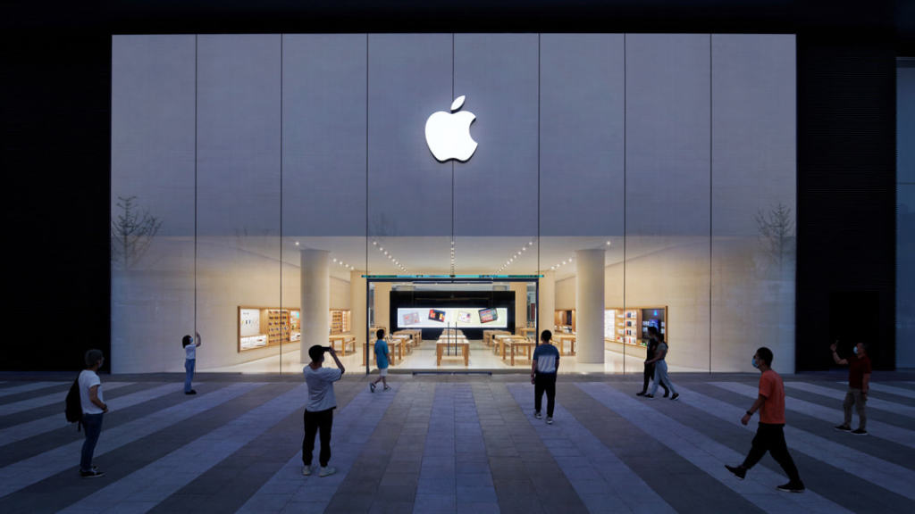 Apple's iPhone 17 attracts hundreds in long queue in China