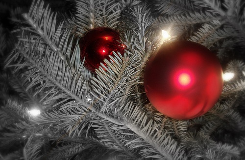 xmas-redball xmas-redball