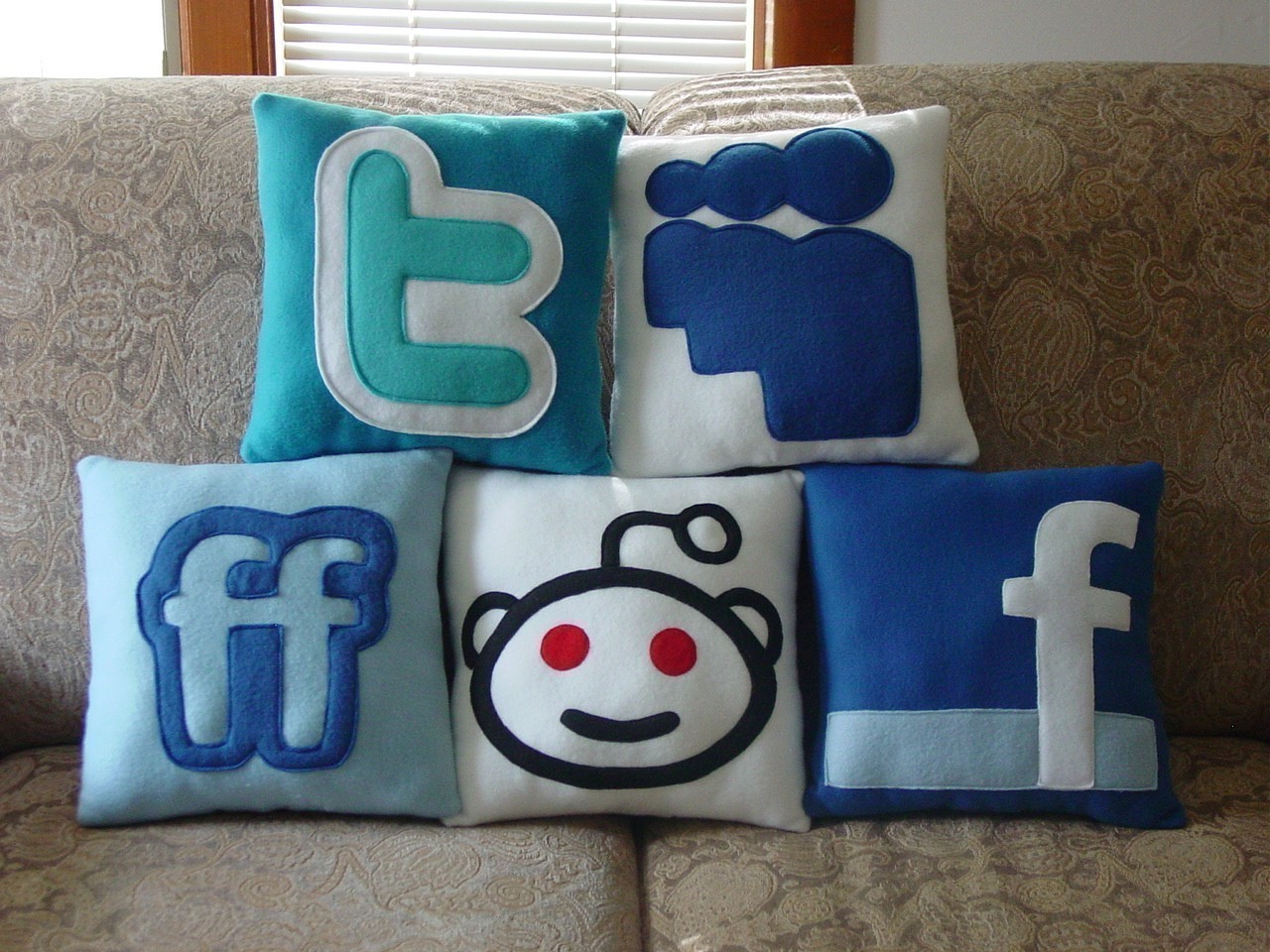 Companies Try to Keep Up with Social Media Boom in India