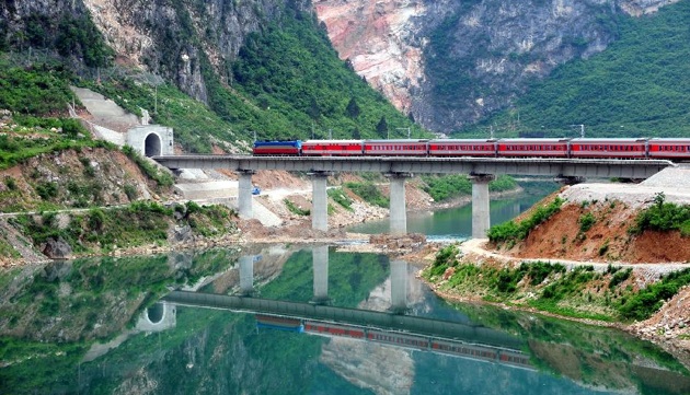 A Voyage of Discovery Across China, Where Weibo Followers Are Your Guides, Hosts A Voyage of Discovery Across China, Where Weibo Followers Are Your Guides, Hosts