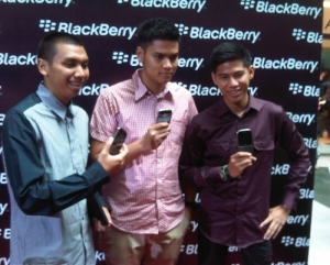 Indonesia-launch-Bold-9900-Torch-9810-03