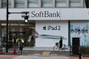 softbank retail store in Tokyo softbank retail store in Tokyo