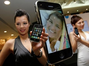 iRush? 8 GB iPhone 4 Out of Stock Just After China Arrival