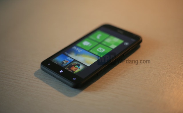 htc-triumph-china-wp7 03