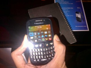 Blackberry Curve 9220 Indonesia 01