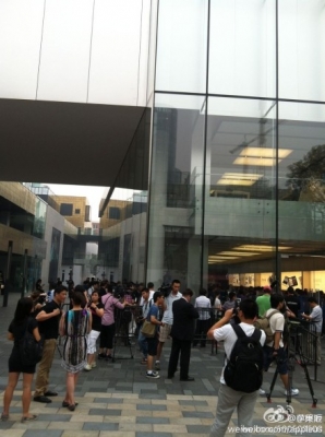 Apple’s New iPad Sees Calm China Launch, But Weibo’s Talking About Windows 8 Apple’s New iPad Sees Calm China Launch, But Weibo’s Talking About Windows 8