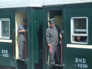 Train_stations_in_North_Korea_03