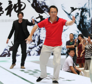 Zhou Hongyi Wants to Shoot Penguins (i.e. Tencent) Like Neo