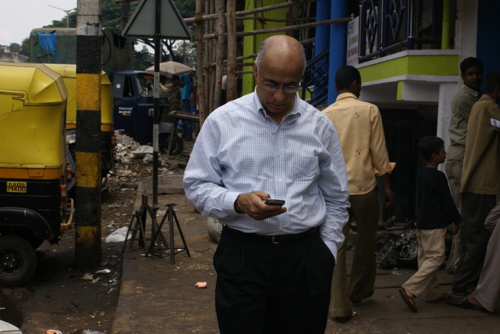Report - BlackBerry sales plummet in India, down by more than half in Q3