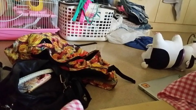 You can't even see the full bra and I felt bad.