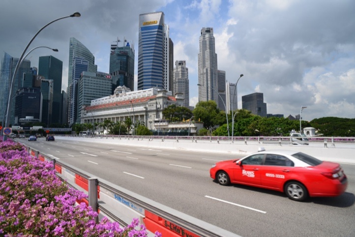 WeChat begins ecommerce push in Asia with taxi-booking feature