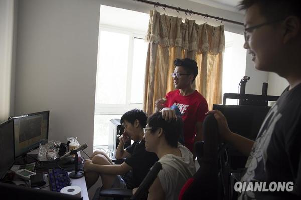 Behind the scenes with Chinese pro Starcraft 2 team ZOO (PHOTOS) Behind the scenes with Chinese pro Starcraft 2 team ZOO (PHOTOS)