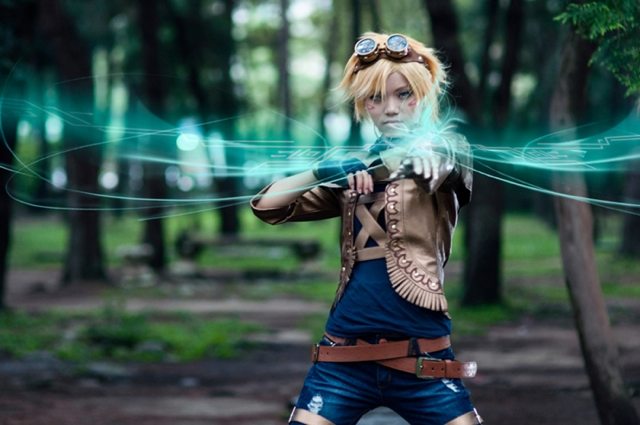 Hisai Mio as Ezreal