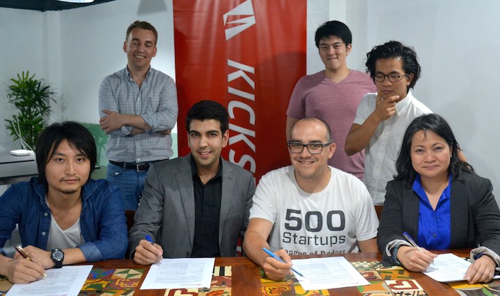 From L to R: Koichi Saito, Director, IMJ Investment Partners; Farouk Meralli, CEO & Founder, mClinica; Dave McClure, Founding Partner, 500 Startups; and Minette Navarrete, President, Kickstart Ventures. Behind them are (L-R) Christian Besler, Vice-President, Kickstart; Kaspar Zhou, Principal, 500 Startups; and Khailee Ng, Managing Partner, 500 Startups.