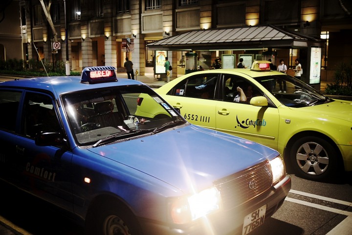 Singapore tightens grip on taxi apps by issuing regulations
