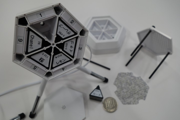 The inner working of an Aroma Shooter. The black triangles, about the size of a 100 yen coin, are solid aroma cartridges.