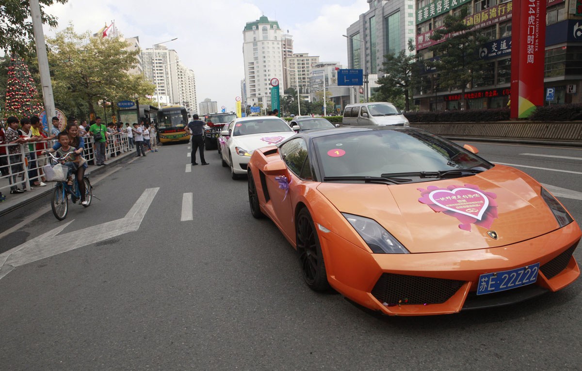 Chinese entrepreneur's lavish wedding