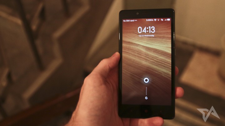 xiaomi note 4g in hand