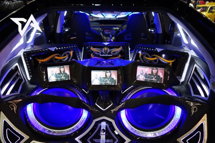 Prius trunk system