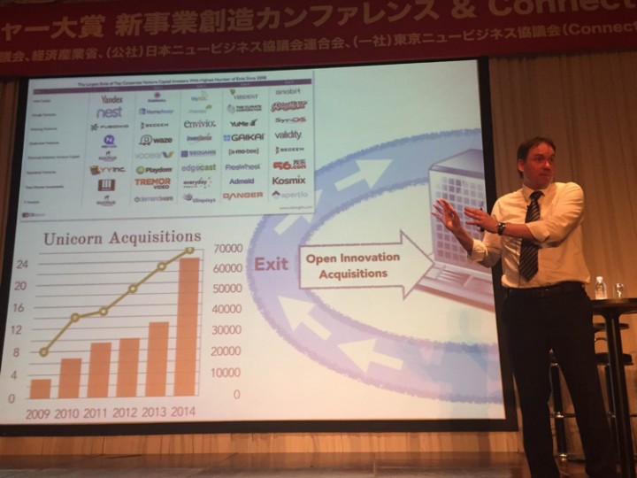 Erik Vermulen (Philips), making a point