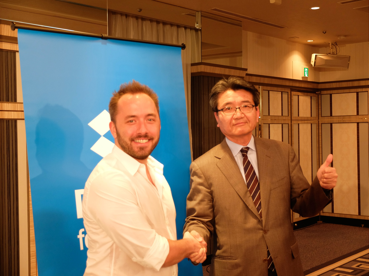 Dropbox co-founder and CEO Drew Houston (left) with Japan Country Manager Hiroaki Kawamura.