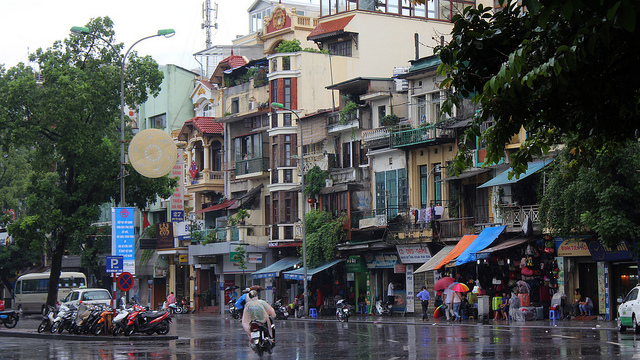What are the online payment systems available in Vietnam?