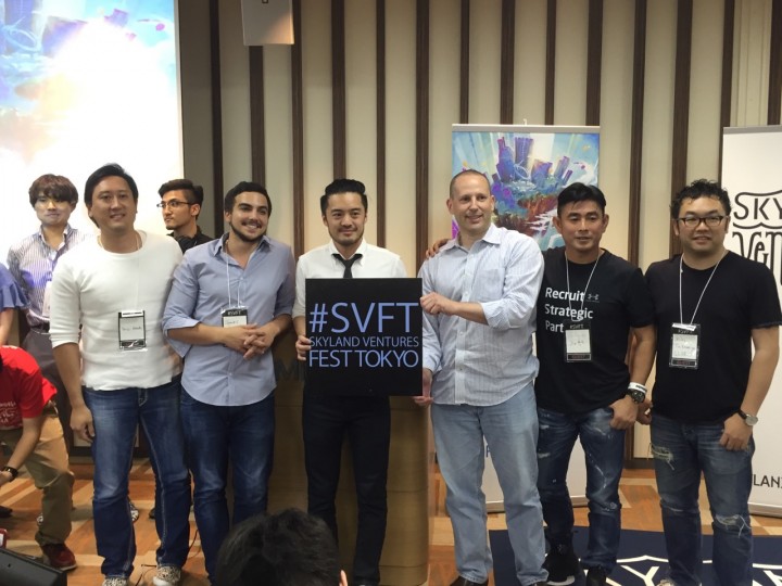 Shippabo's product manager, John Lien (center), with judges (L-R) Shinji Asada, James Riney, David Milstein, Akihiko Okamoto, and Shinichi Takamiya.
