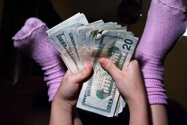 How an enterprise mobility solution cuts down your office costs