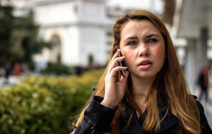 lady-on-the-phone