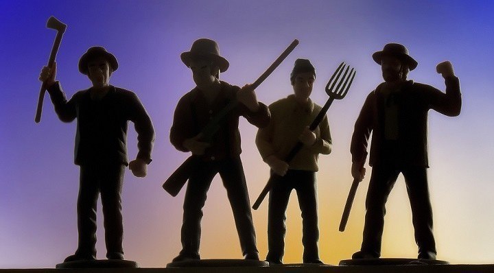 angry-mob-at-nobroker-startup