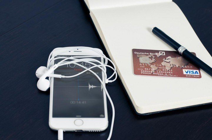 ecommerce-iphone-techinasia