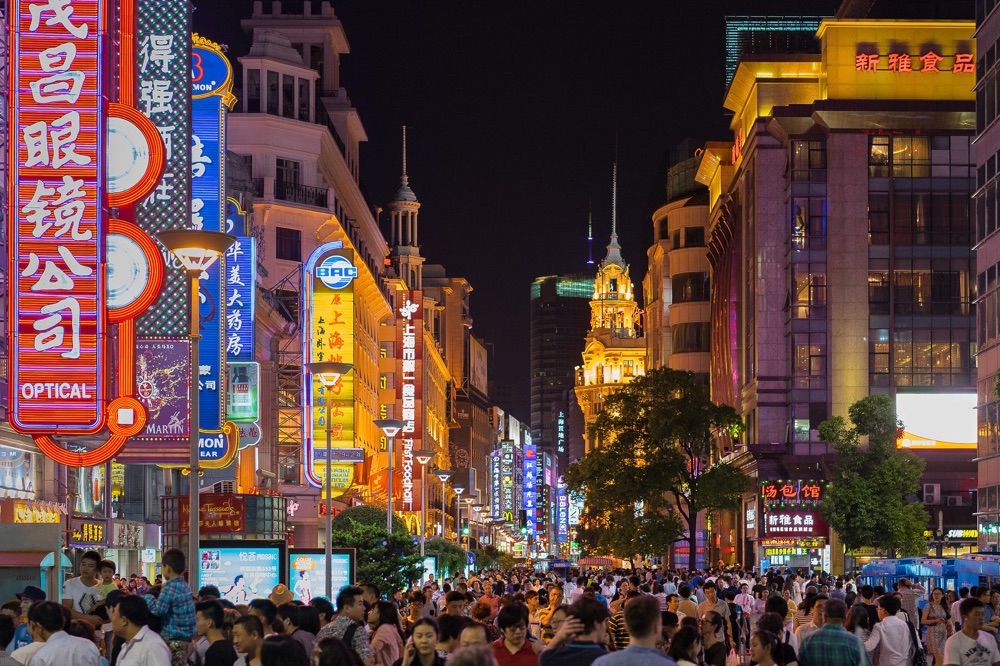 Alibaba ecommerce and offline shopping