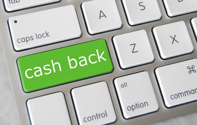Cashback sites like CashKaro refund a little bit of customers' purchases as mobile credits to use on other site items. (Photo by Got Credit)